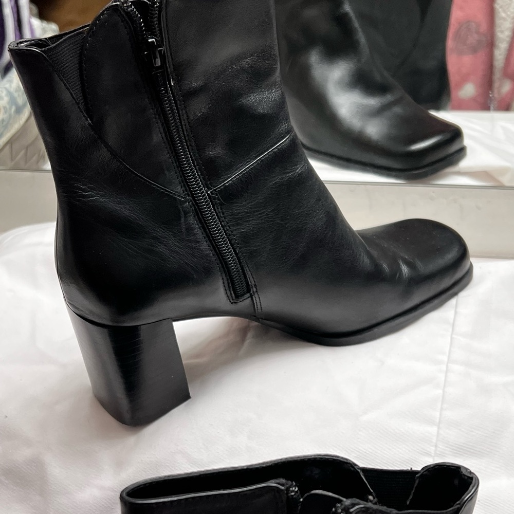 black square toe boots size 8